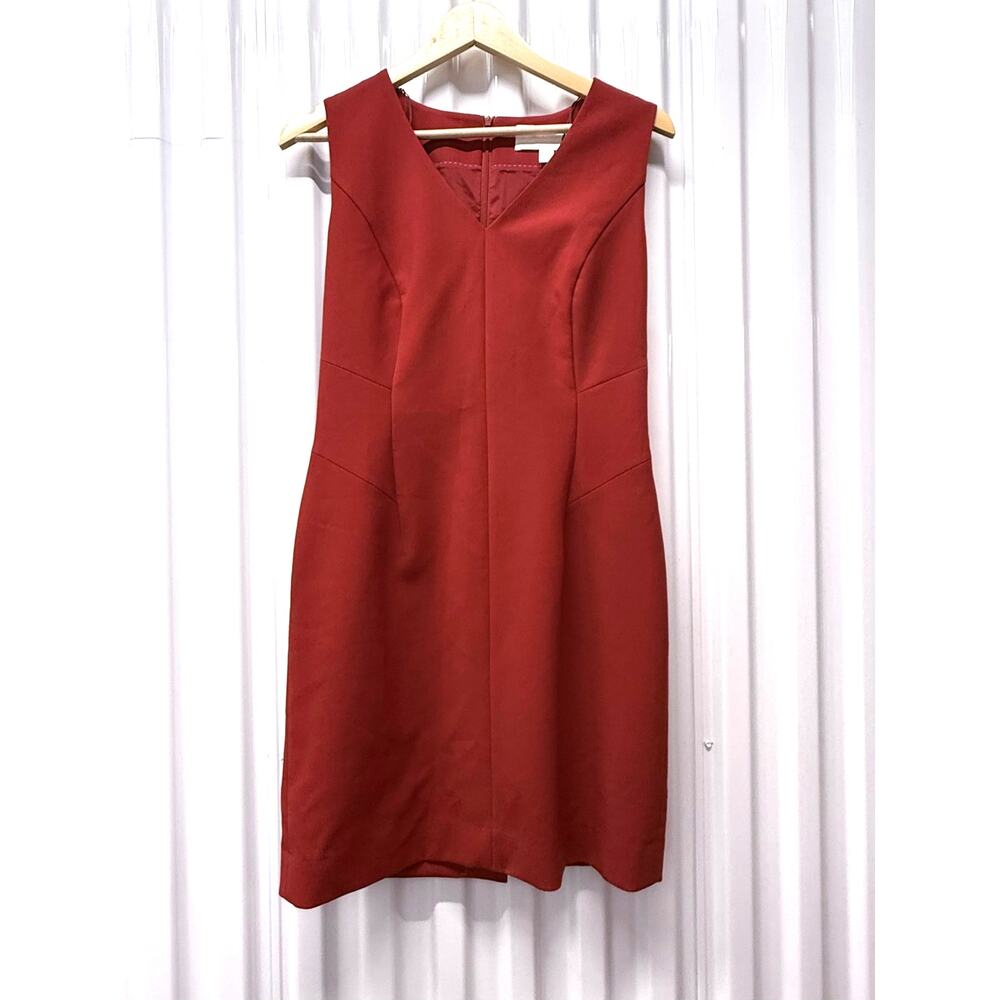 Hugo Boss Red Sleeveless V‑Neck Sheath Dress